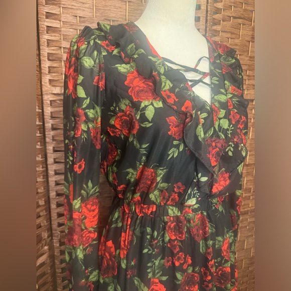 Luna Dress Black Red Floral Roses Medium Polyester Ruffle Neckline Knee Length - Picture 2 of 10